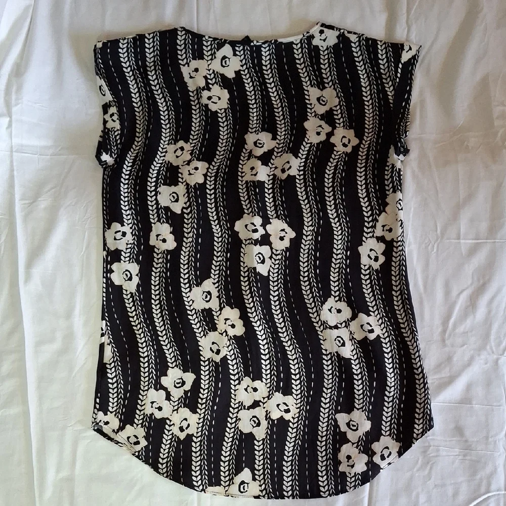 Express Floral Patterned Top - Picture 6 of 6